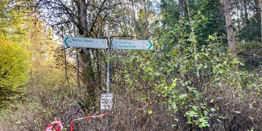 Wegweiser im Forst Kasten