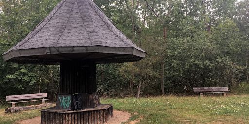 Rastplatz im Auenwald