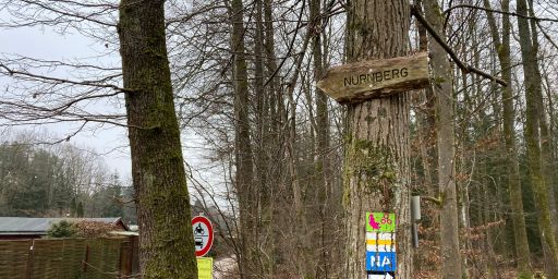 Hinter dem Zollhaus
